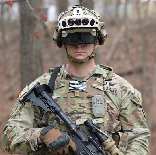 A Soldier from 1-508PIR, 82nd Airborne Division dons the Integrated Visual Augmentation System Capability Set 4 during 
the project’s Soldier Touchpoint 4 test event at Fort Bragg, NC in April 2021.