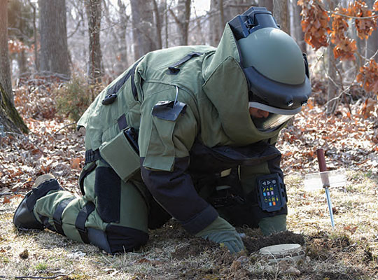 Advanced Bomb Suit - Wikipedia