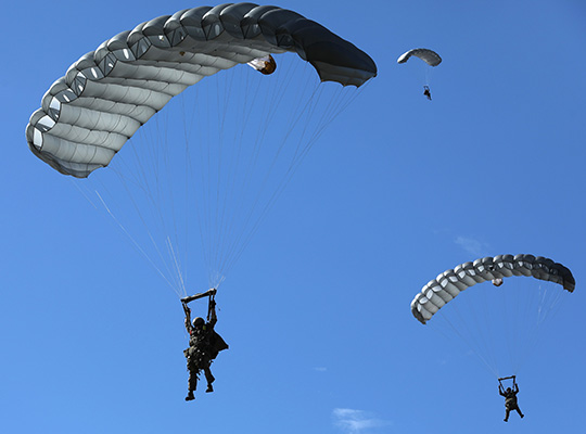 Military Free Fall (MFF) Parachute System